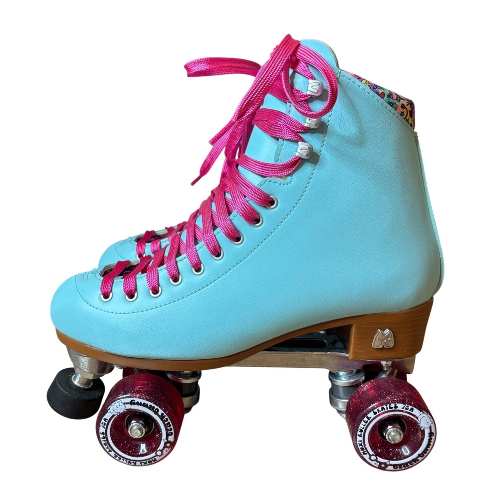 Moxi Beach Bunny Roller Skates in Blue Sky Outdoor Quad Skates Size 9